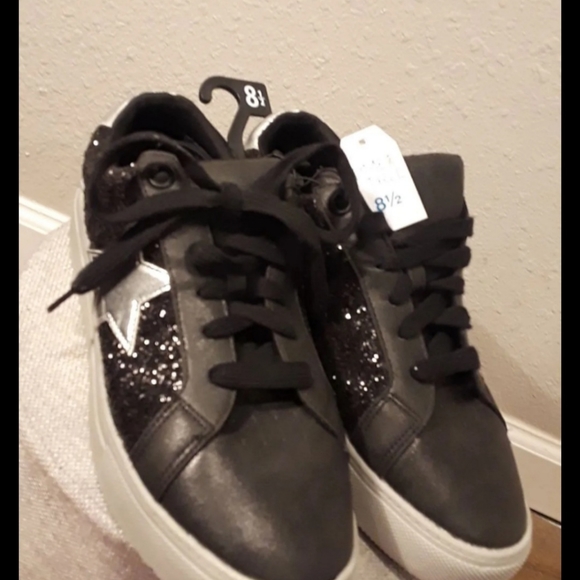 Time and Tru Shoes - Fashion black sneakers shoes with star 8 1/2 NWT